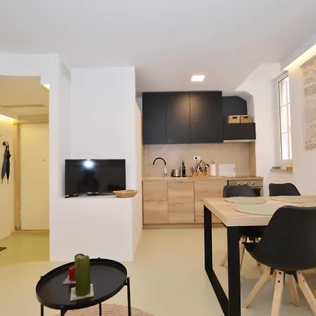 The Quiet Center In Apartment